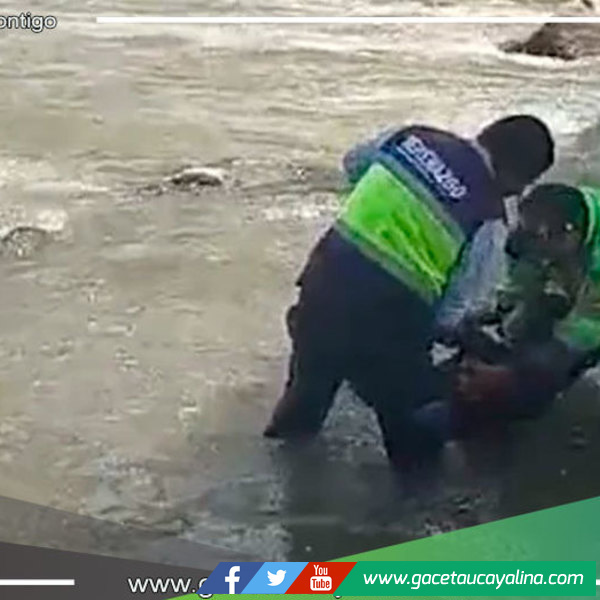 Rescatan a mujer que ingresaba al río Huallaga para lanzarse a la corriente