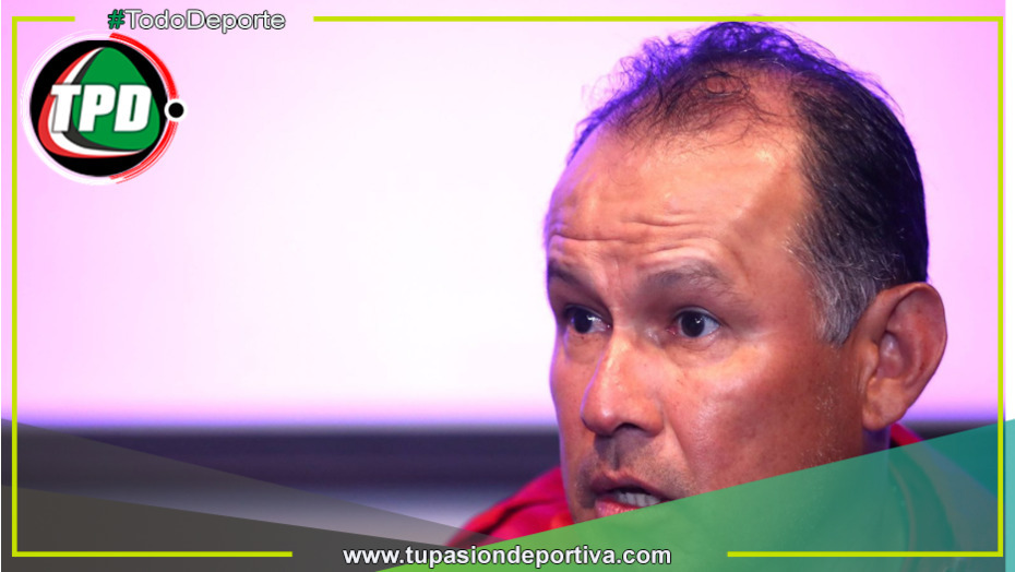 Juan Reynoso dio declaraciones previo al duelo frente a Chile