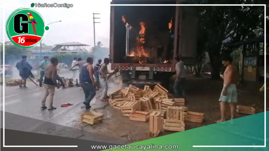 Voraz incendio de carrocería en plena carretera amenaza con tragedia en Las Palmas, La Banda de Shilcayo