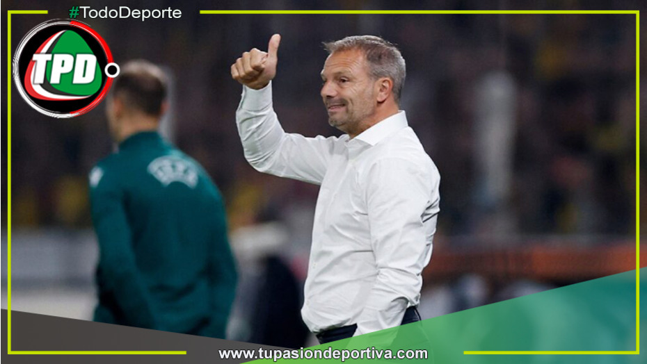 El Ajax destituyó a su entrenador luego de caer en zona de descenso.