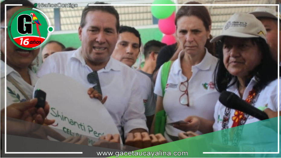 Ucayali: Ministra recomienda que se fabrique y se entregue mobiliario escolar a nivel nacional