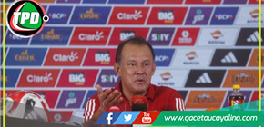 Juan Reynoso: el presente de la bicolor, los elogios a Paolo Guerrero y la lista del torneo local