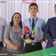 Joven recibe honores por su medalla de oro nacional