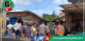 Comerciante irresponsable construye sobre caño y ocupan puente frente al Parque Natural 