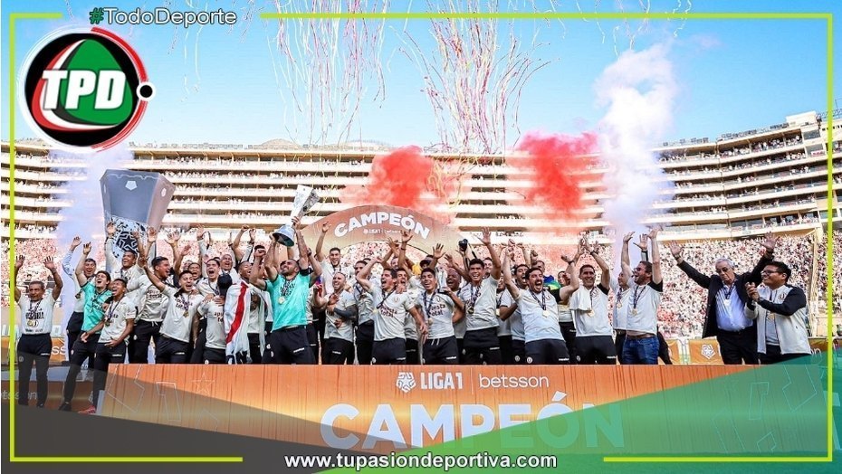 Universitario levantó el trofeo que le da el título 27 de su historia