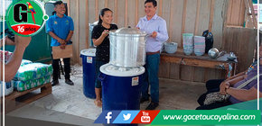 Alcald​e Manuel Aré​val​o en​tre​ga suministros y ali​men​tos al comedor popular de Breu