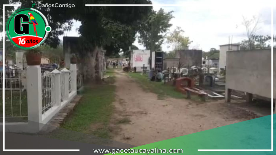 Decenas de Moyobambinos honran a sus seres queridos en los cementerios locales