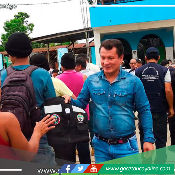 Alcalde de Tahuanía Entrega 40 Chalecos y Víveres a integrantes de Rondas Campesinas