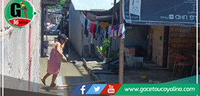 Colapso del sistema de desagüe pone en peligro a familias locales durante 10 horas