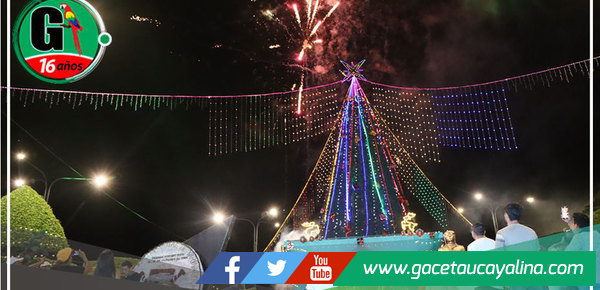 Yarinacocha vibró con el encendido del Árbol de Navidad  