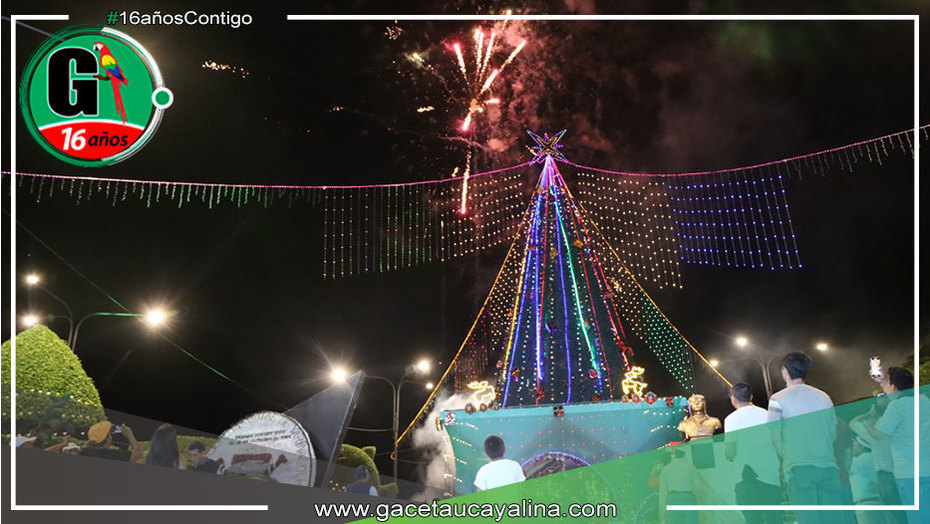 Yarinacocha vibró con el encendido del Árbol de Navidad