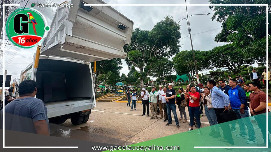 MDY recibe 6 compactadores y un camión baranda para limpieza pública