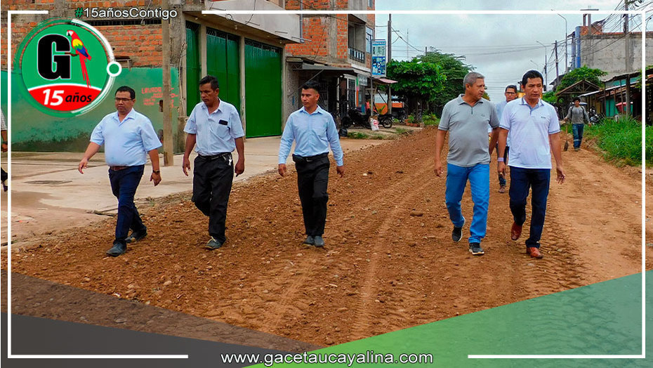 Alcalde de Manantay supervisa el arreglo de calles en los AA.HH. del distrito