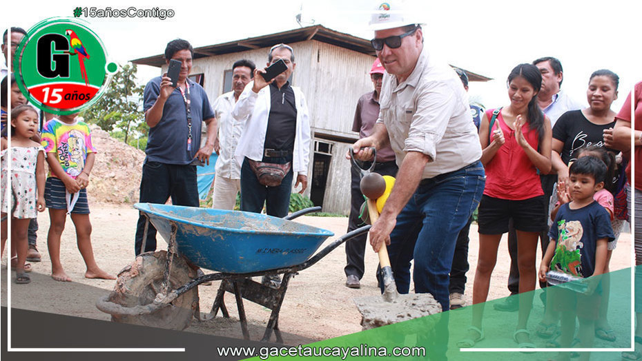 A 58 días de gestión se colocó la primera piedra para la construcción de la I.E.I. N° 702