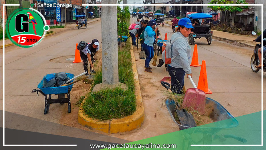 Continúan los trabajos de limpieza y desarenado de calles en el distrito de Manantay