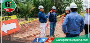 Rector de UNU supervisa enripiado en trocha carrozable