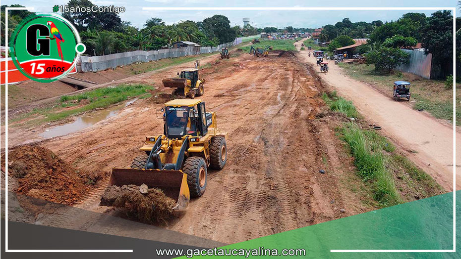 Municipalidad de Manantay en alianza con la empresa Cat Perú, nivelaron varias cuadras de la Av. Ramiro Prialé
