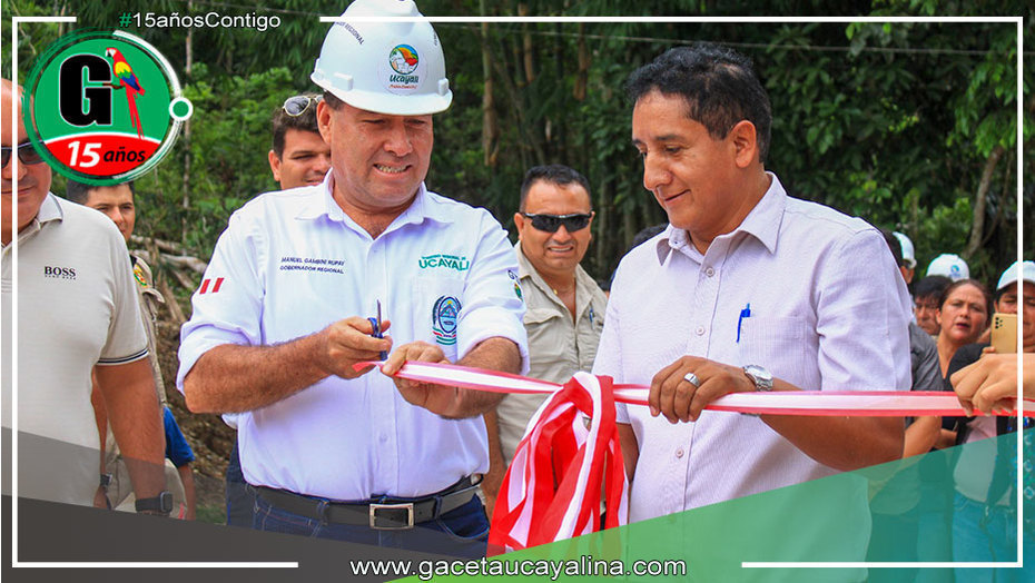 Gobernador regional inauguró dos importantes obras viales en el distrito de Huipoca