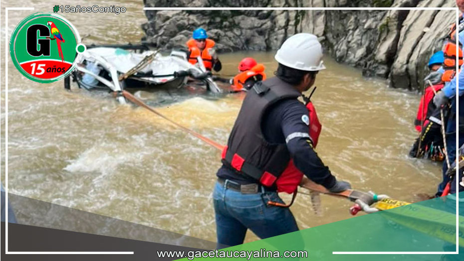 Camioneta cae al río Huallaga y deja tres personas fallecidas