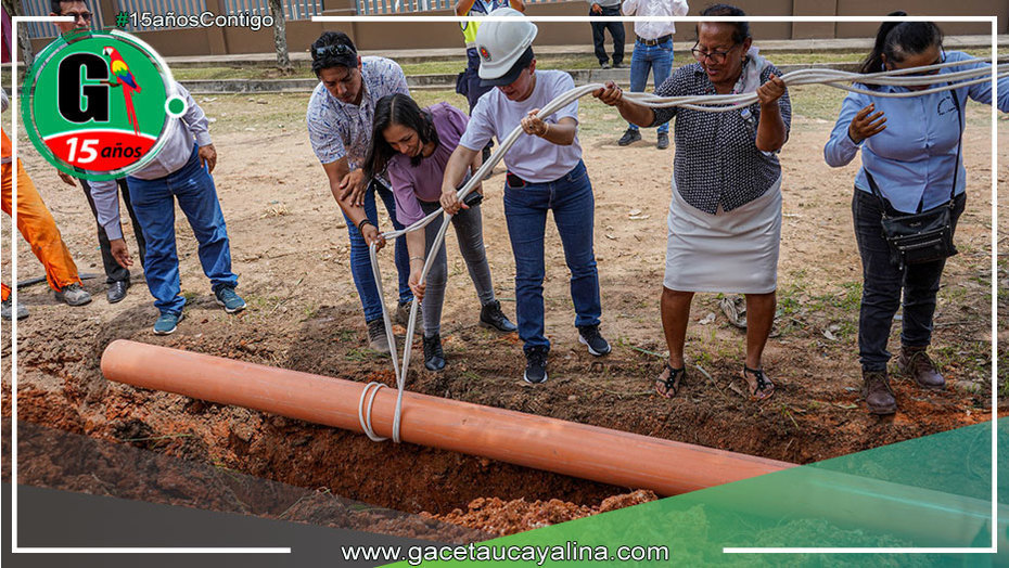 Colocan primer tubo de obra para mejoramiento de agua y desagüe en el parque César Vallejo del A.H. 9 de octubre