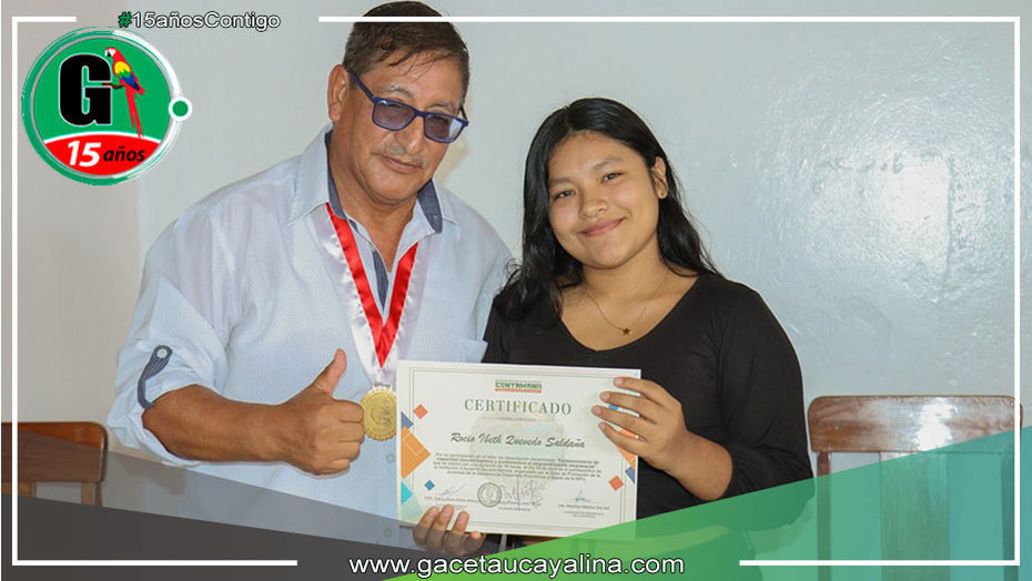Entregan certificados a más de 200 jóvenes de Contamana promoviendo el emprendimiento
