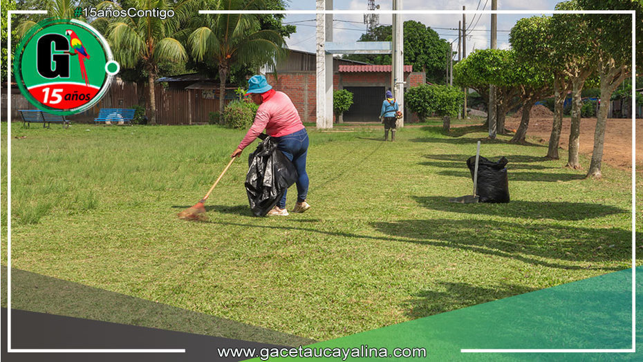 Municipalidad de Manantay limpia y cultiva áreas verdes del A.H. Nueva América
