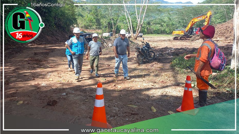 Inspeccionan la obra de mejoramiento del camino vecinal previsto