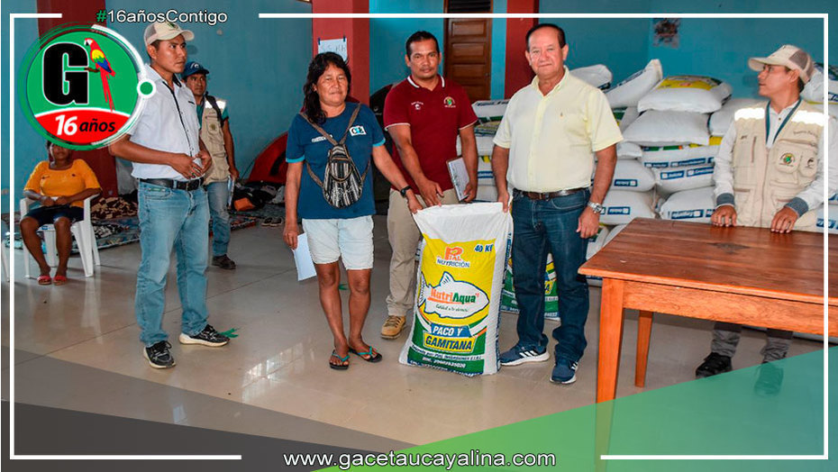 Alcalde de Atalaya y Proyecto de Inversión entregan alimento a beneficiarios piscícolas para fortalecer la cadena productiva