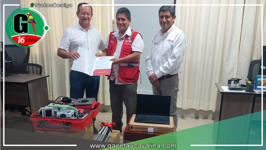 Provias Descentralizado fortalece desarrollo vial de Atalaya con equipo topográfico y laptop