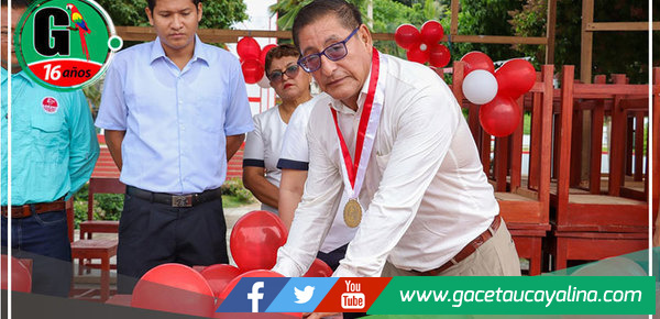 Alcalde de Ucayali Dona Mobiliario Escolar para Mejorar Condiciones de Estudio en Mariscal Castilla Shapajal