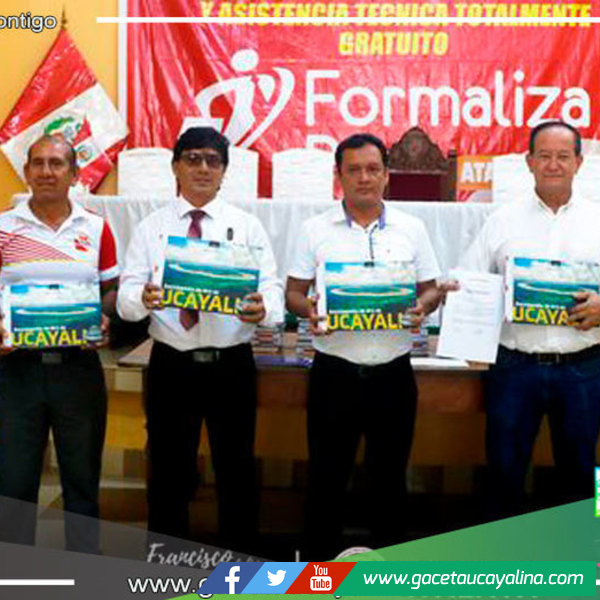 Alcalde de Atalaya Dona 65 Libros de la Enciclopedia de Oro de Ucayali a Instituciones Educativas