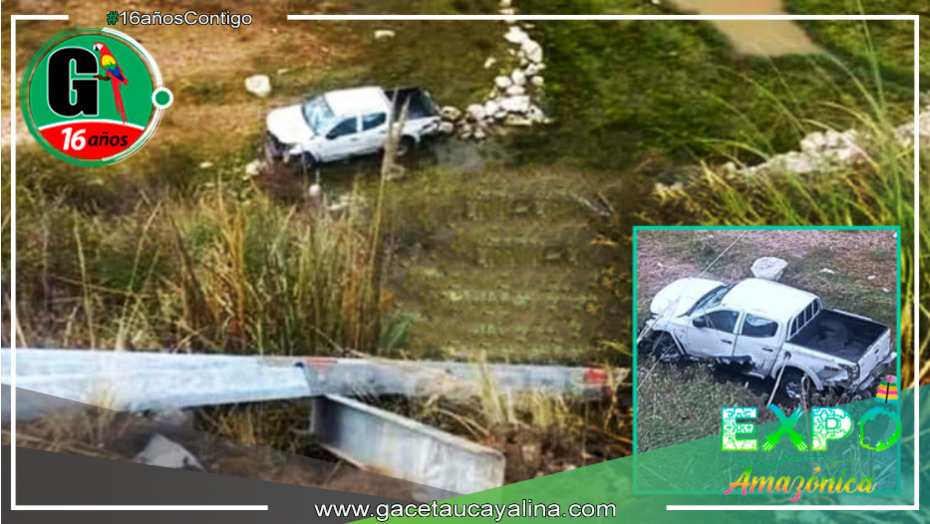 Pasajeros sobreviven a caída de 150 metros por un abismo dentro de una camioneta