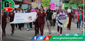 Profesionales de la salud se unen en un desfile junto a estudiantes
