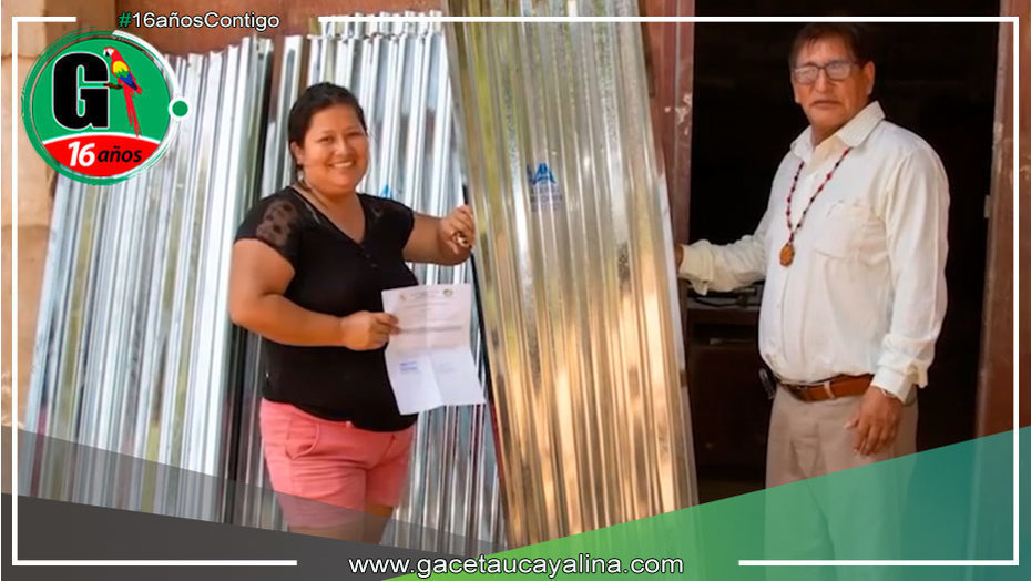Alcalde de Ucayali entrega ayuda humanitaria a afectada por vientos fuertes en Contamana