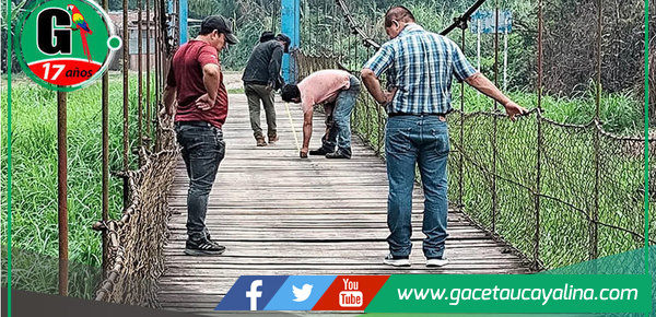 Alcalde de Atalaya visita puente en estado crítico