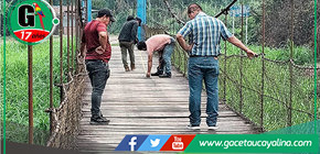 Alcalde de Atalaya visita puente en estado crítico