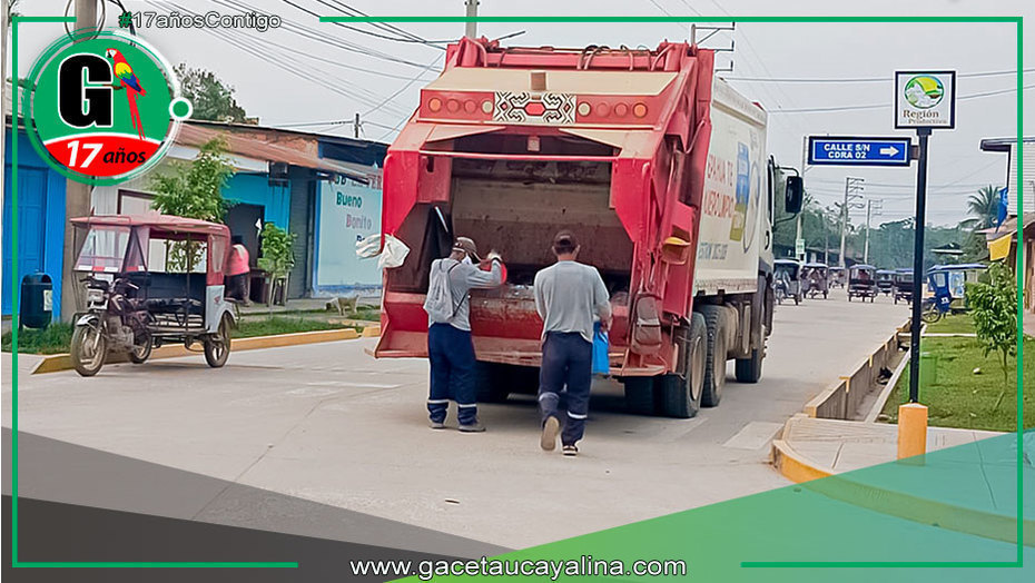 Trabajadores de limpieza mantienen Sepahua limpio y saludable