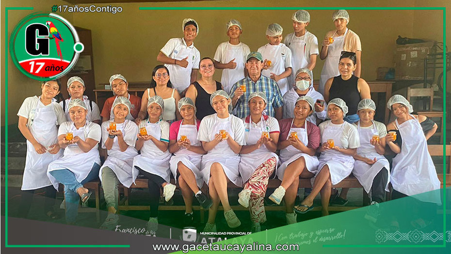 Talleres capacitan en productos para negocios locales en Atalaya