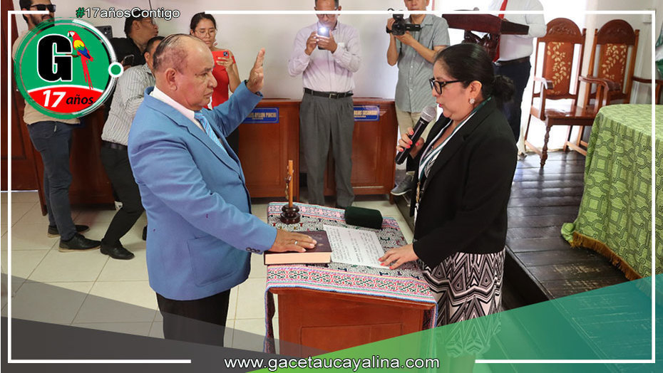 Juramentó flamante regidor Virgilio Panduro Leatke en Yarinacocha