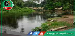 Pobladores bloquean el río Chambira y retienen lanchas exigiendo la limpieza y remediación del afluente