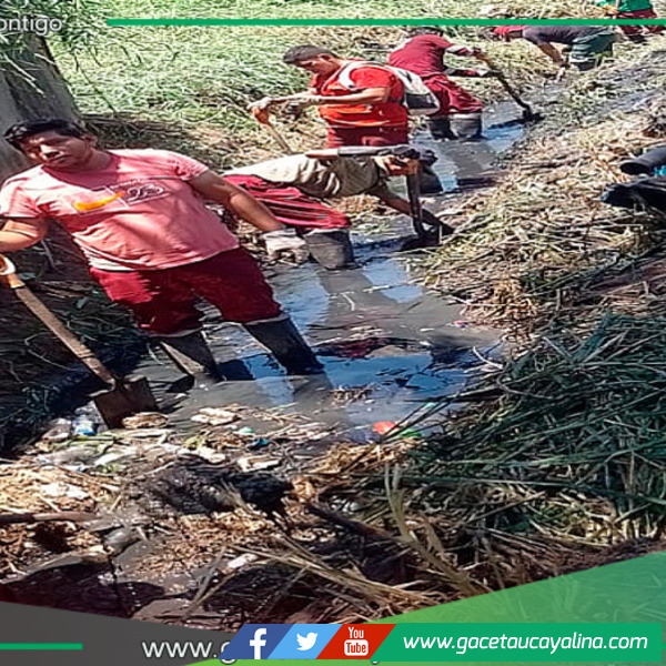 Limpian cauces y cunetas en zonas críticas de Pucallpa
