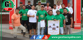 Alcalde de Ucayali entrega reconocimiento a motocrosistas locales