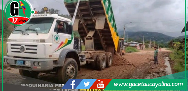 Maquinaria pesada redestinada para reparación de calles.