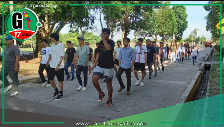 Estudiantes se preparan para gran desfile por 45° aniversario.