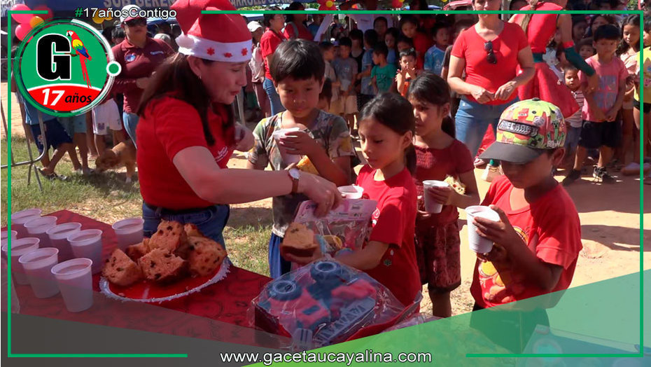 Mil niños celebran Navidad con regalos y chocolatada