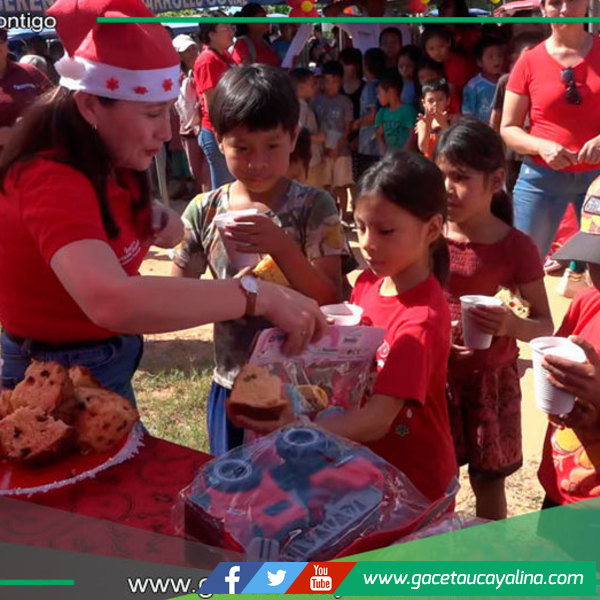 Mil niños celebran Navidad con regalos y chocolatada