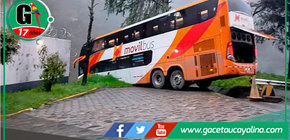 Bus interprovincial queda al borde de abismo en Tarma - Junín