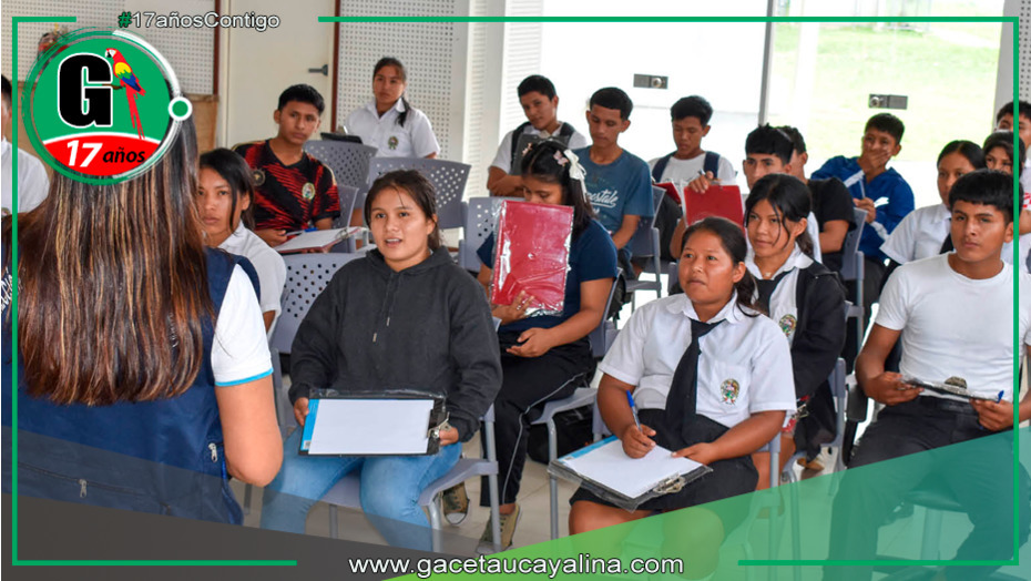 Estudiantes apoyan en evaluación de usuarios del Centro de Salud