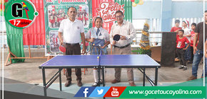 Alcalde impulsa talento estudiantil con donaciones significativas en Contamana