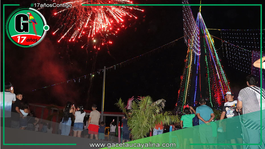 Árbol Navideño más alto de la amazonía está en Yarinacocha